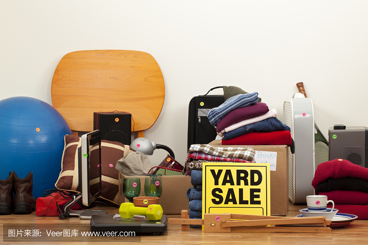 庭院出售標志:運動器材,衣服和家居用品